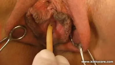 tiffan Tat tatum ត្រូវបាន fucked នៅក្នុងមាត់និង pussy ខណៈពេលដែលត្រូវបានតុបតែងនៅក្នុងកុងសូល.