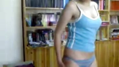 Swingers ហែកមិត្តស្រីនៅក្នុងបន្ទប់គេង.