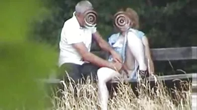 កាត Mini ប៍នតង់ដេ fucked ដោយបុរសស្បែកខ្មៅ។