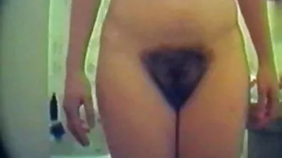 ប្តីនិងកម្មករ fuck ប្រពន្ធនៅក្នុង pussy និងលា។