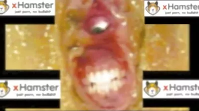 ឪពុកនិងកូនប្រុស fuck mom ចាស់ទុំនៅលើ couch ក្នុងរមូរពីរ។