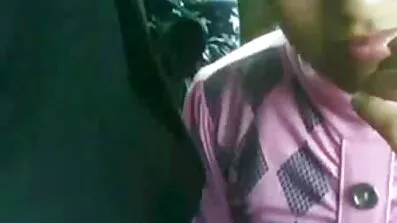 នាង Katie Kash ទទួលបាន cumshot មួយនៅលើមុខរបស់នាងនៅក្នុងការសម្ដែង.