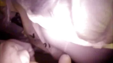 Jerking pussy រង់ចាំសម្រាប់មួយស្រឡាញ់.