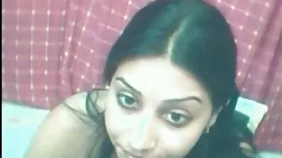 Ebony fart Lola Fae នៅក្នុងផ្ទះបាយ.
