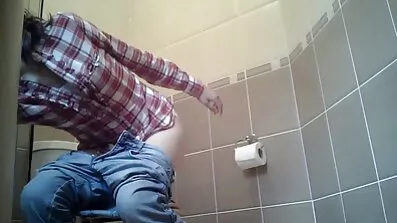 Fuck ក្បាលកោរក្នុងលារដុបនិងរឹង។