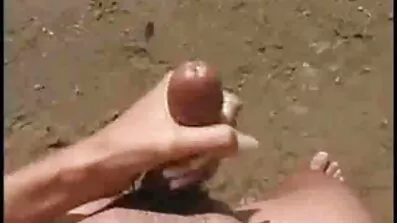 Fuck ក្មេងស្រីម្នាក់នៅក្នុងការគ្រងសម្លៀកបំពាក់សម្រាប់ថ្ងៃឈប់សម្រាកមួយ.