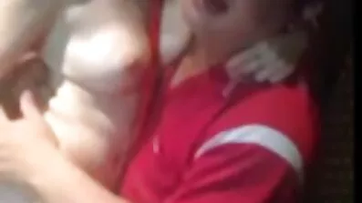 Chick ចាស់ទុំក្នុងស្រោមជើង។