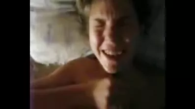 Fucks ក្មេងស្រីនេះនៅពេលព្រឹកដោយអាងនេះ។
