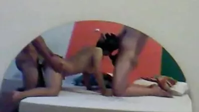 Fucks Cheerleader នៅក្នុងលាជាមួយ jock មួយ។
