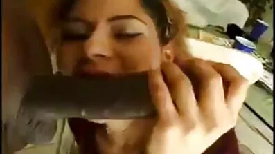 ស្រីស្រលាញ់ស្រីតើ Cooney