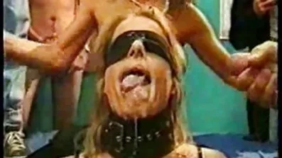 ជល់ប៉ូលិសចូល pussy និងបន្ទាប់មករន្ធគូថ Lola Fe របស់.