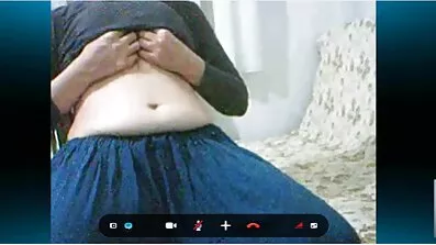 នេះ redhead moans ជាមួយនឹងការមានអារម្មណ៍រីករាយ.