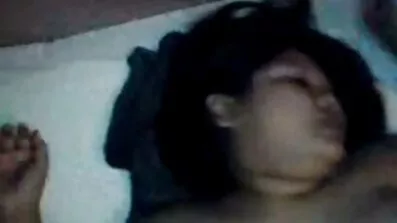 Lola Fae ផ្តល់នូវការ blowjob មួយ។