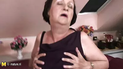 ភរិយាបានរកឃើញមួយ pussy សិប្បនិម្មិតពីប្តីរបស់នាងនិងកំសាន្តជាទីស្រឡាញ់របស់គាត់ជាមួយនឹងការរួមភេទ.