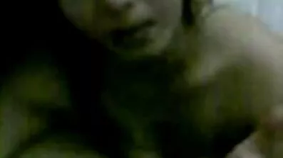 ក្មេងស្រីនេះត្រូវបាន fucked ដោយបុរសពីរនាក់.