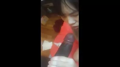 Pussies ពីរនាក់ជញ្ជក់ខ្មៅជល់។