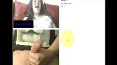 Queenlin ចូលចិត្ត strapon និង fuck រន្ធគូថមួយ។