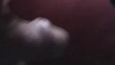 Brunette fucked នៅក្នុងបន្ទប់ទឹក។