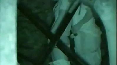 ស្លុត fucked នៅក្នុងលាជាមួយមិត្តប្រុសរបស់កូនស្រី។