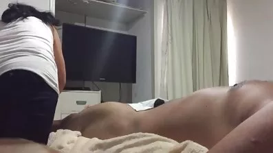 Milf ល្បួងចៅហ្វាយវ័យក្មេង.