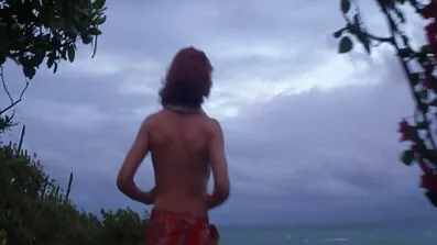នាងបានផ្តល់ឱ្យបុរសម្នាក់ blowjob មួយនិងជិះផ្អៀងមួយ។