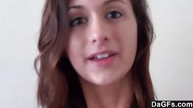 ម្រាមដៃ Hotness Adele របស់នាង pussy លាង។