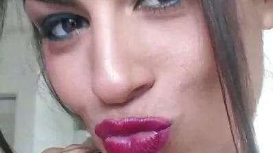 ម៉ាឌីសុន fucks អ្នកចាត់ការទូទៅនៅសម្ដែងនេះ.