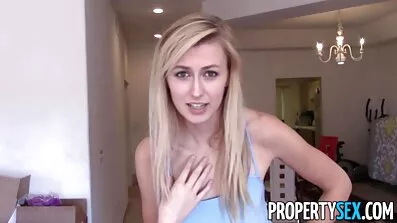 ស្ត្រីម្នាក់ខ្មៅ busty fucked ឥតខ្ចោះជាមួយអ្នកពិគ្រោះយោបល់ផ្នែកលក់.