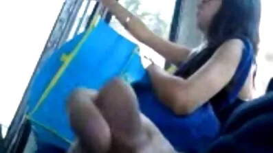 ម្តាយទ្រឹងជាមិត្តប្រុស fucks កូនស្រីរបស់នាង។