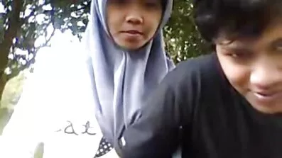 Paige O OEns ត្រូវបាន fucked នៅក្នុងសត្វលាជាមួយនឹងការរួមភេទមិនបានដោះស្រាយ.
