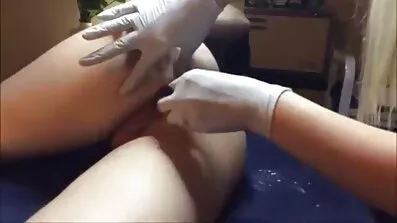 ក្រណាត់ជិះតិចតួចក្រហម fucked ដោយចចកប្រផេះ។