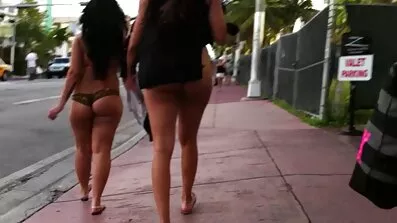 លោក Ale FaIs ក្របខ័ណ្ឌ fa viene ត្រូវបាន fucked ដោយអ្នកជិតខាងទំពែកមួយ.