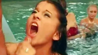 Isabelle Deltor pacified ជល់មាន់ stepson របស់នាង។