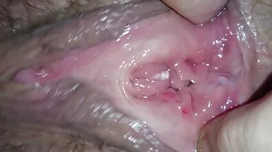 Redhead-handjob ឈានដល់ចំនុចកំពូល។